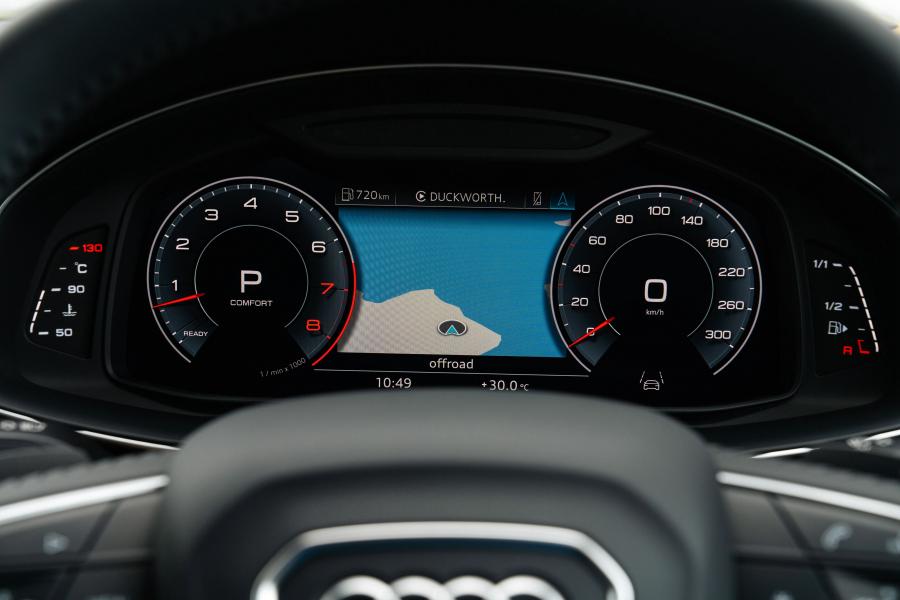 Панель приборов Audi Q8 55 TFSI Quattro S-Line 2018 года  (AU) (фото 37 из 40)